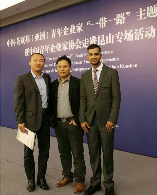 仟億達(dá)龐總（左一）與卡薩萊亞有限公司首席執(zhí)行官瑞吉&bull;德哈&bull;約翰（左二）、百德私人有限公司首席執(zhí)行官薩巴斯&bull;薩皮克答（左三）