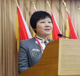 順義區(qū)工商聯(lián)黨組書記、順義區(qū)常務(wù)副主席單曉梅做工作報告