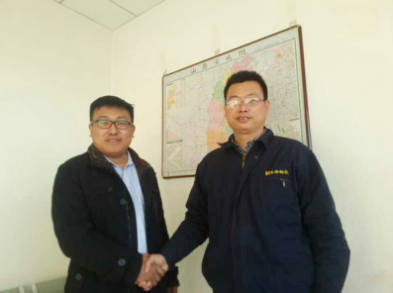 仟億達范總(左)與立恒鋼鐵集團解總(右)簽約 仟億達范總(左)與立恒鋼鐵集團解總(右)簽約