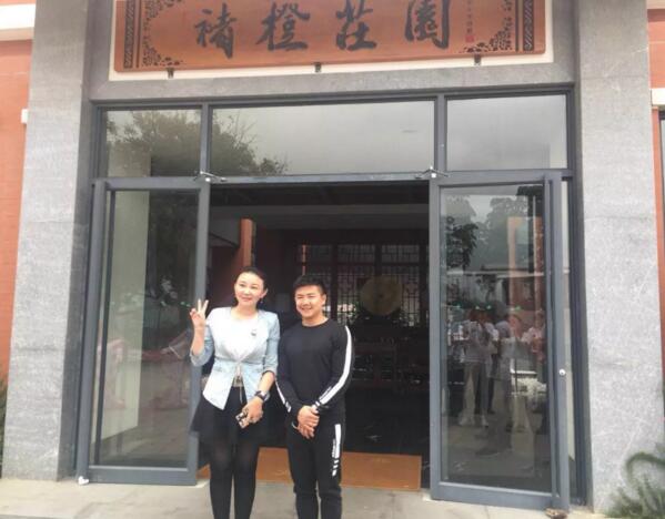 仟億達集團總裁(左)與型動體育始人、奧運陳一冰(右)