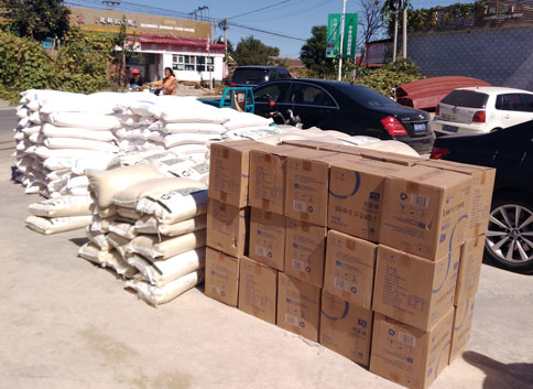 由仟億達(dá)集團(tuán)提供的米、面、油等生活用品